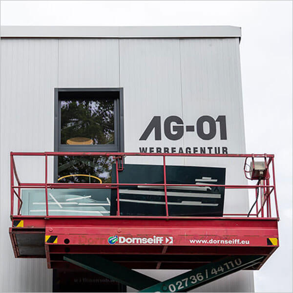 agentur01-newsbook-ag01beschriftung-thum